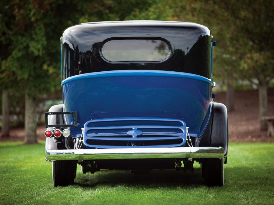  Pierce-Arrow Model 836 Enclosed Drive Limousine 1933 года  (фото 4 из 12)